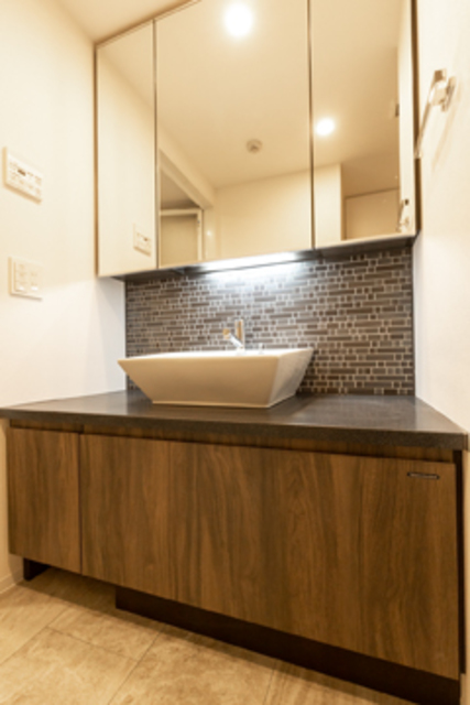 洗面設備　※写真は同タイプ住戸です。