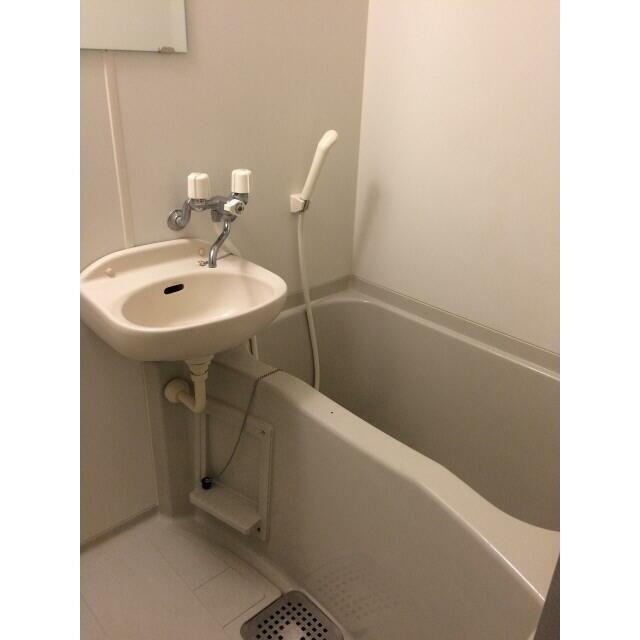 バス・シャワールーム　※他のお部屋の参考写真です