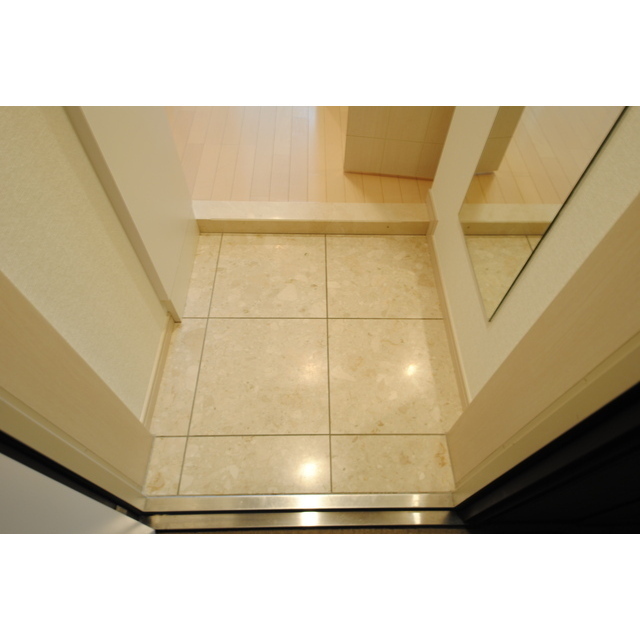 玄関　収納もある玄関です