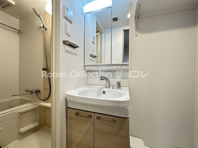 洗面設備　※同物件他部屋写真 反転、色違いの場合有 現況優先