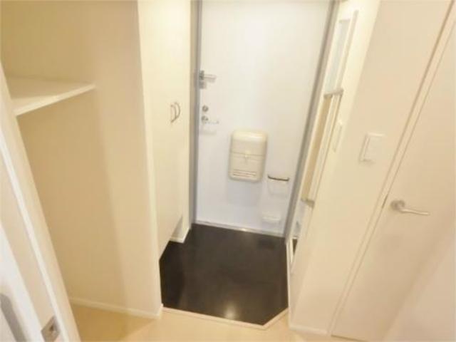 玄関　玄関収納もたっぷり