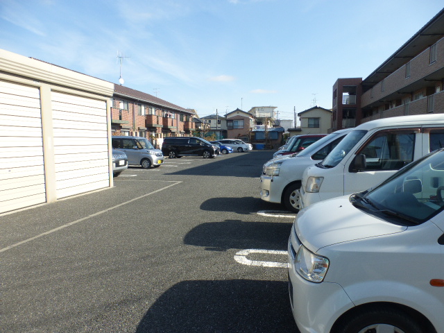 駐車場　敷地内駐車場　　2台契約可（2台め特約有）