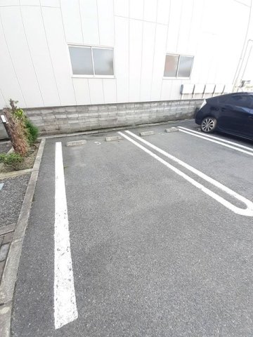 駐車場　駐車場に車を止められます