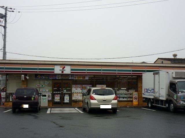 コンビニ　セブンイレブン様（コンビニ）まで300m