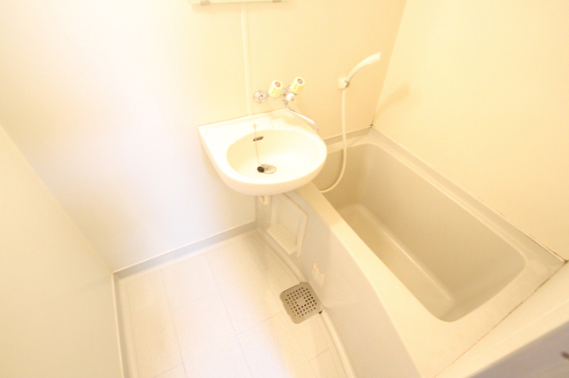 バス・シャワールーム　※別室のお写真です