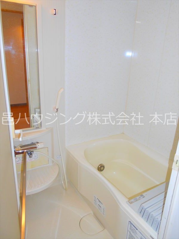 バス・シャワールーム　沸かし直し・給湯可能なオートバス。