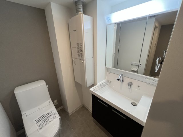 洗面設備　使いやすい独立洗面台です