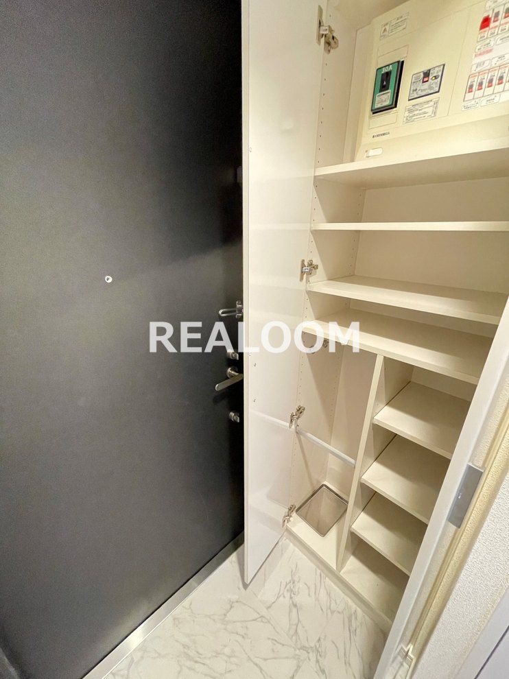 玄関　別部屋参考写真の為、写真と異なる場合は現況優先となります。