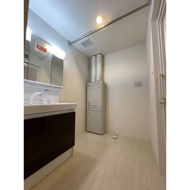 洗面設備　シャワードレッサー付きです！