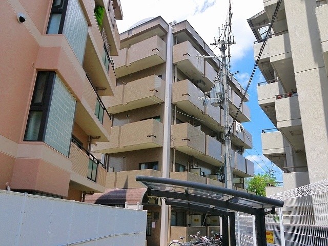 建物外観　落ち着いた雰囲気の外観です