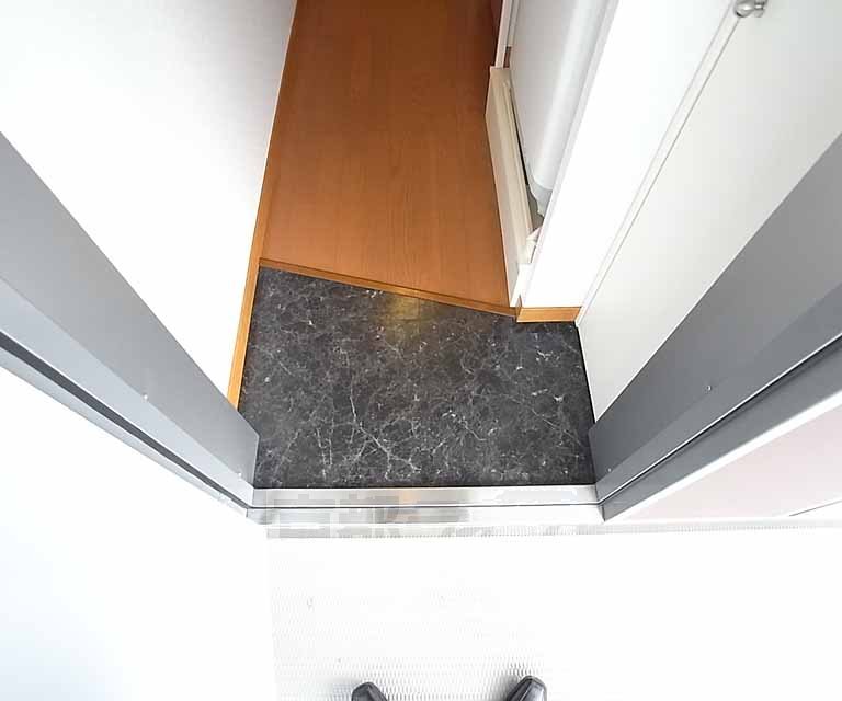 玄関　段差の低い玄関です。