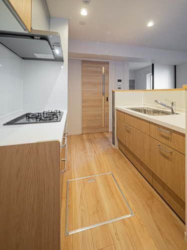 キッチン　ガスコンロ３口ついたシステムカウンターキッチンです。