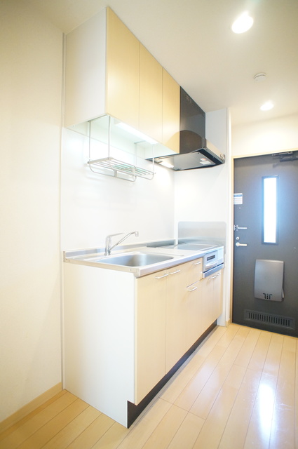 キッチン　上下収納豊富・調理スペースあり！使い勝手の良いキッチンです♪