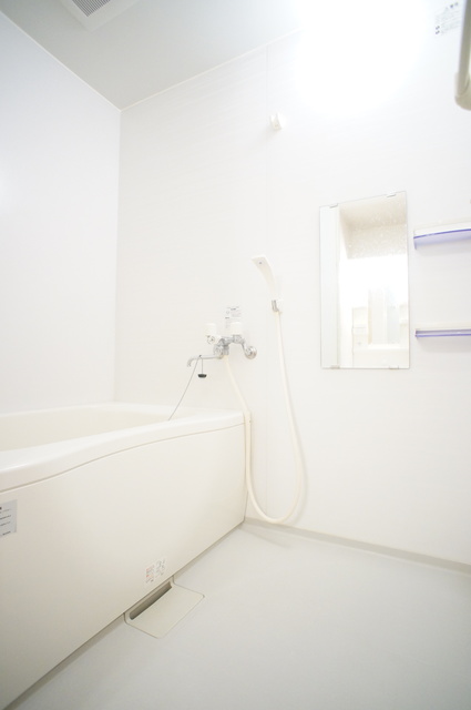 バス・シャワールーム　人気の浴槽付き☆快適にバスタイムをお過ごしいただけます♪