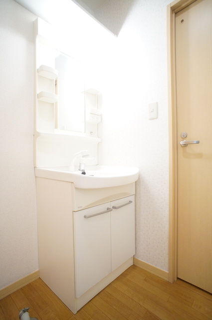 洗面設備　洗髪洗面化粧台なのでおでかけ準備もラクラクです☆