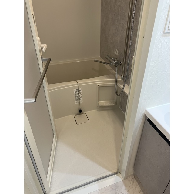 バス・シャワールーム　落ち着いた空間のお風呂です