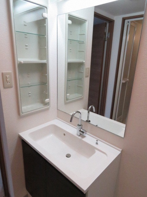 洗面設備　シャワードレッサー付きです！