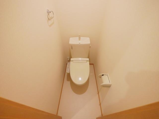 トイレ　（別タイプ参考写真）イーエルビー上十条　北区上十条５