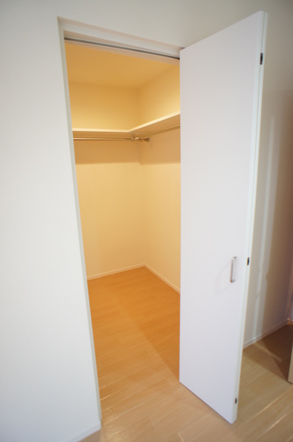 収納　奥行のあるウォークインクローゼットならお荷物多い方でも安心☆