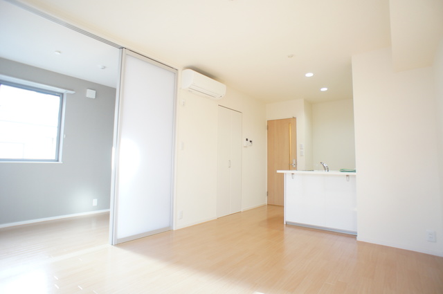 居室・リビング　広いリビングダイニングはゆったりくつろげる憩いの空間♪