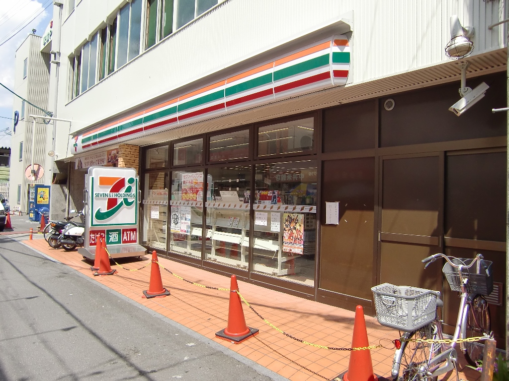 コンビニ　セブンイレブン高槻芥川1丁目店（コンビニ）まで238m