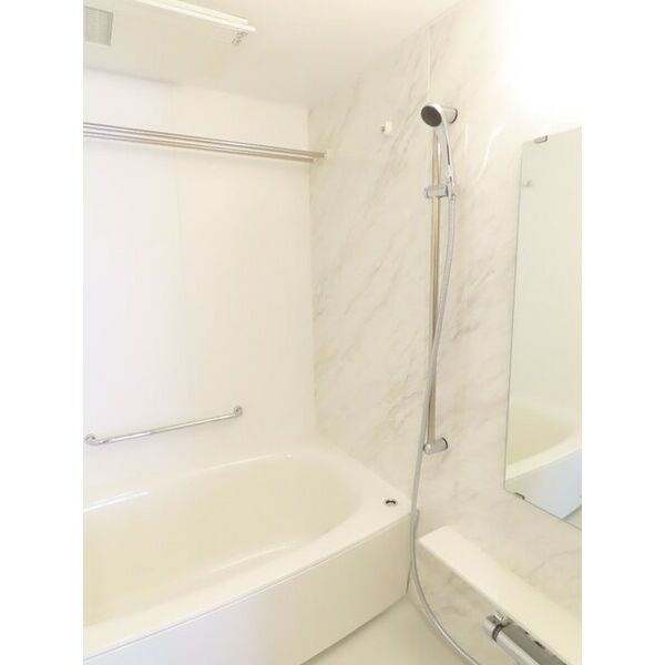 バス・シャワールーム　※写真は同タイプ住戸です。