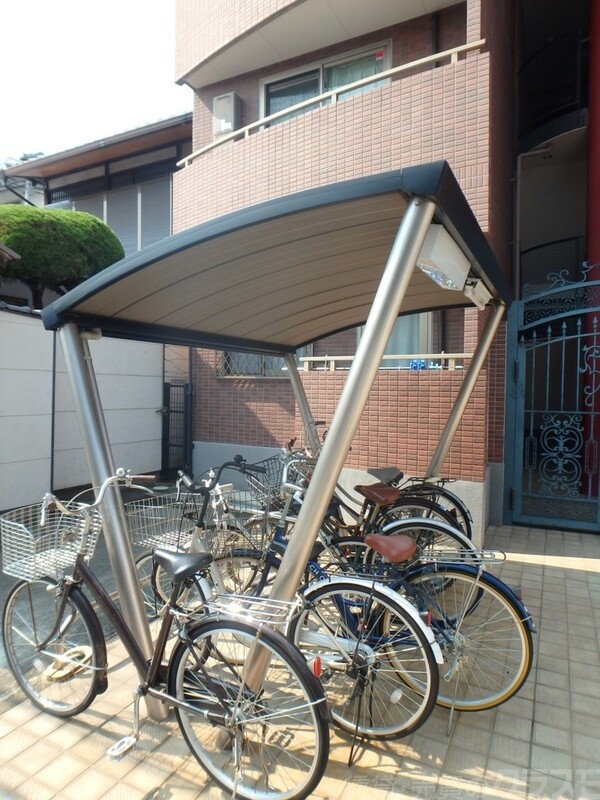 その他共有部分　屋根付きの駐輪場です♪