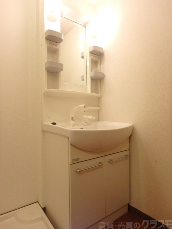 洗面設備　シャンプードレッサー付の独立洗面台です♪