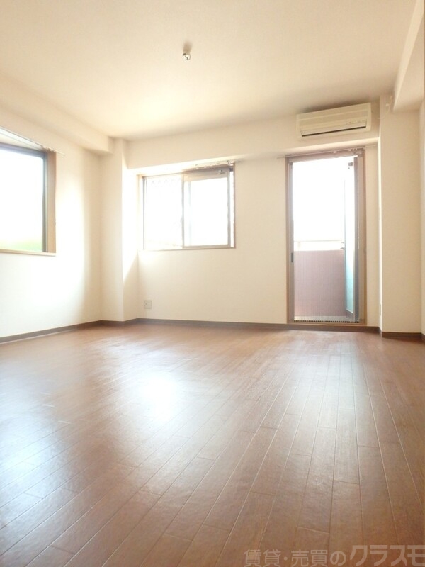 居室・リビング　角部屋、２面採光で明るいお部屋です♪