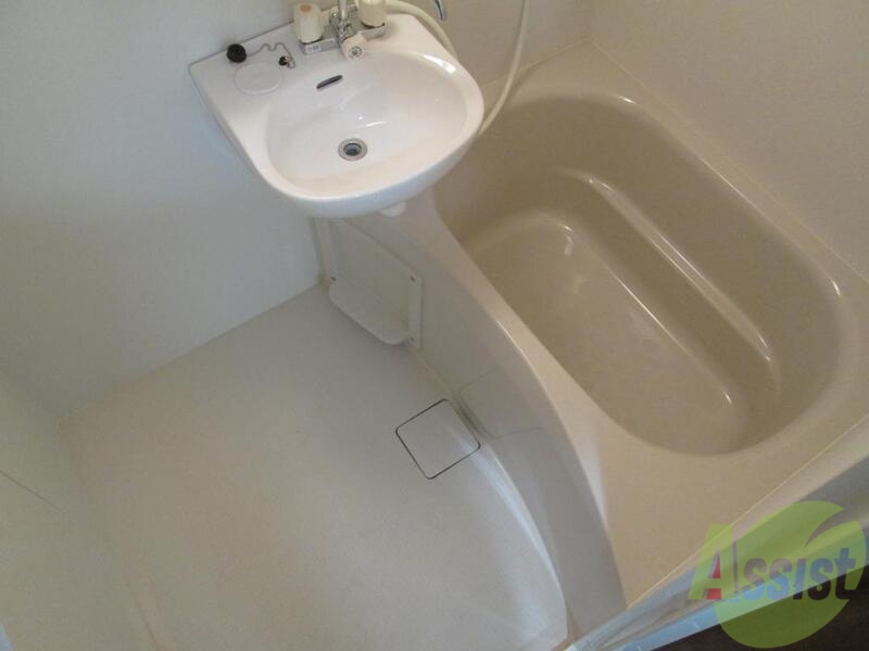 バス・シャワールーム　新品の大きな浴室です