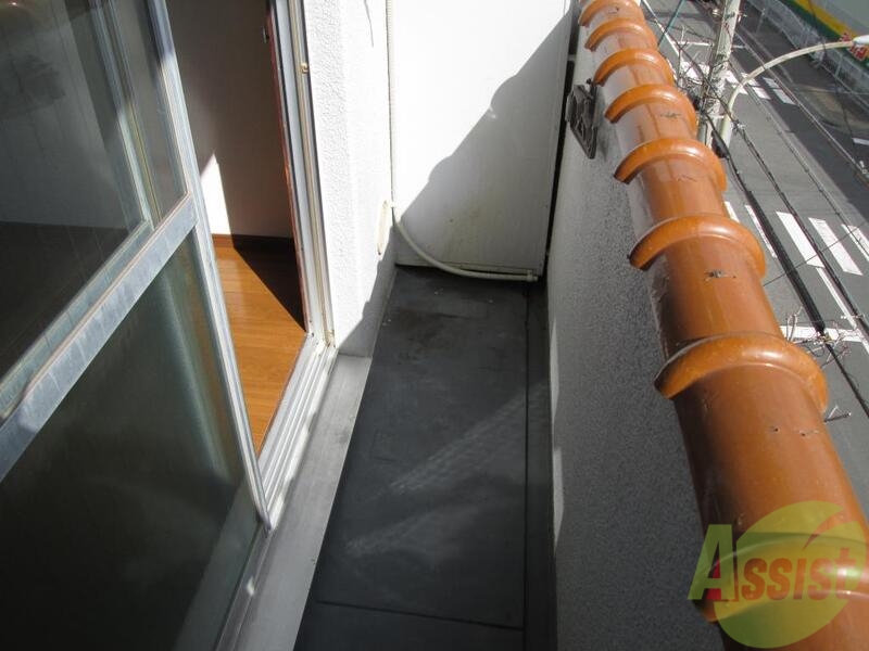 バルコニー　十分なスペースの南向きバルコニーです