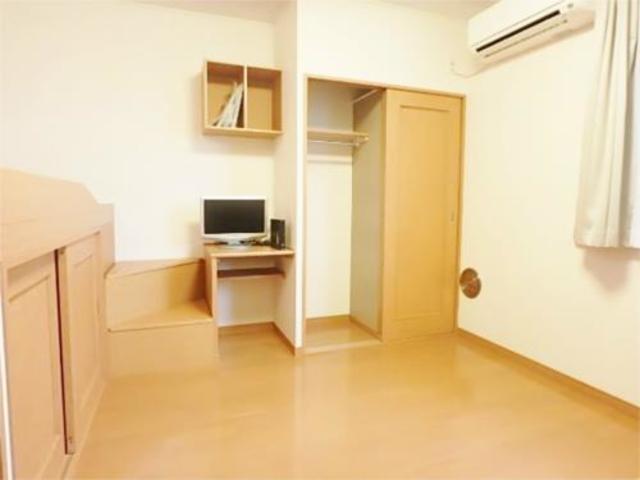 居室・リビング　６帖の洋室です