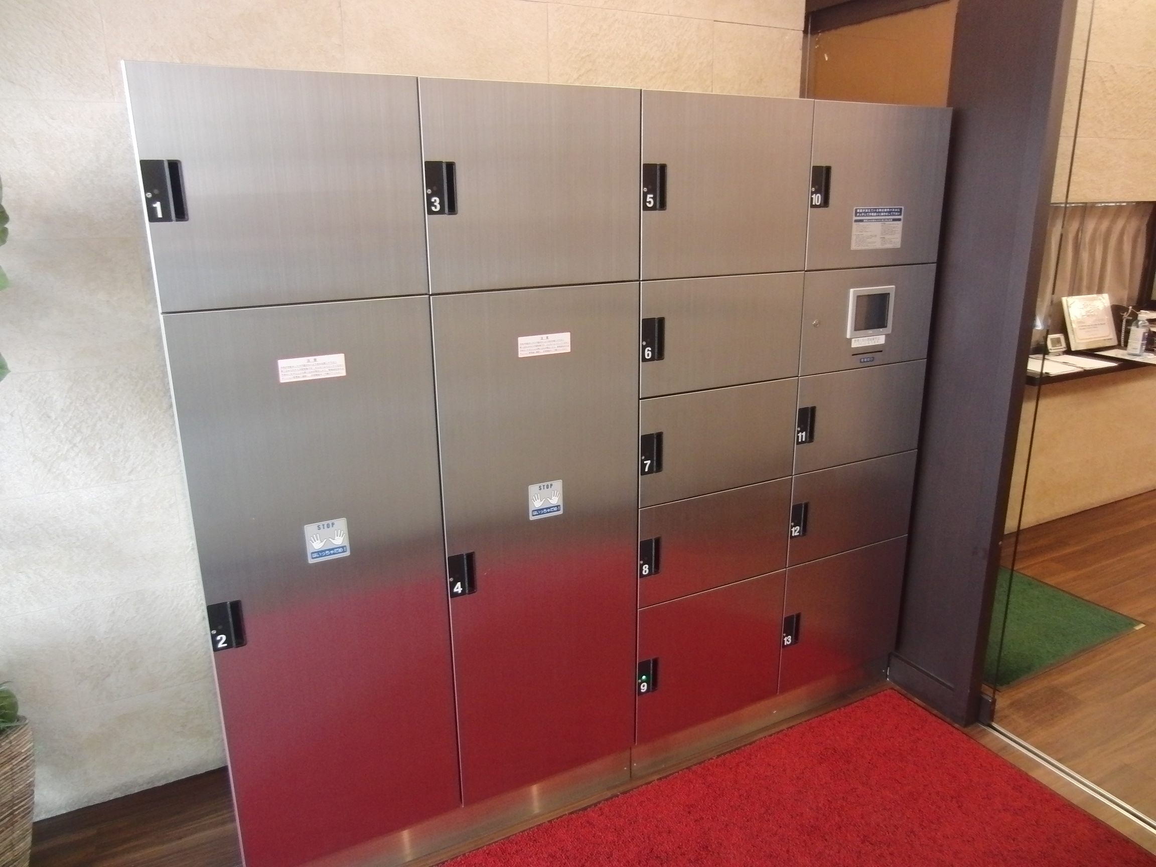 エントランス　★宅配ボックスを完備です★