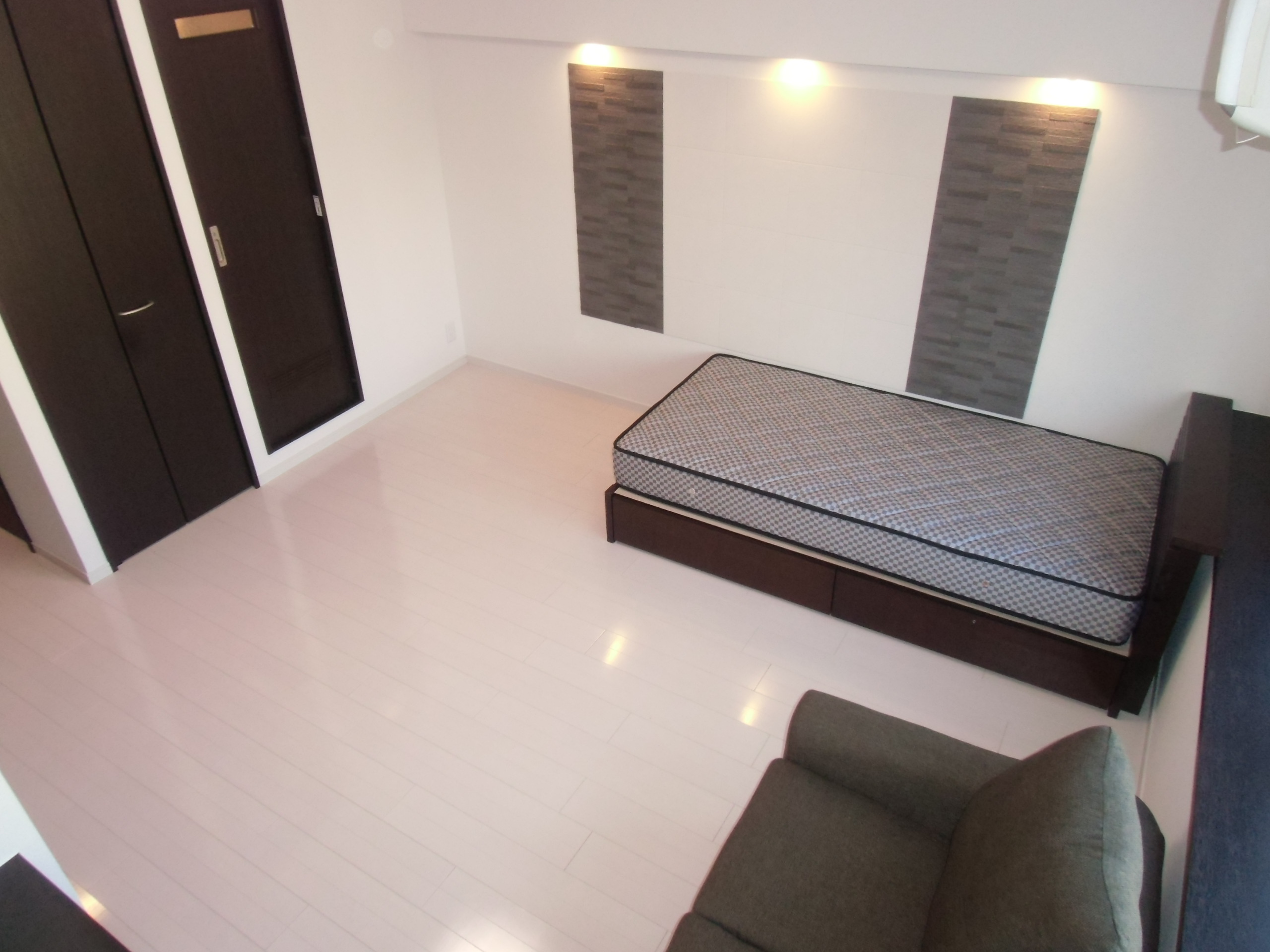 その他部屋・スペース　★テレビ・DVDレコーダー・ソファ・机・イス・ベッド付き★