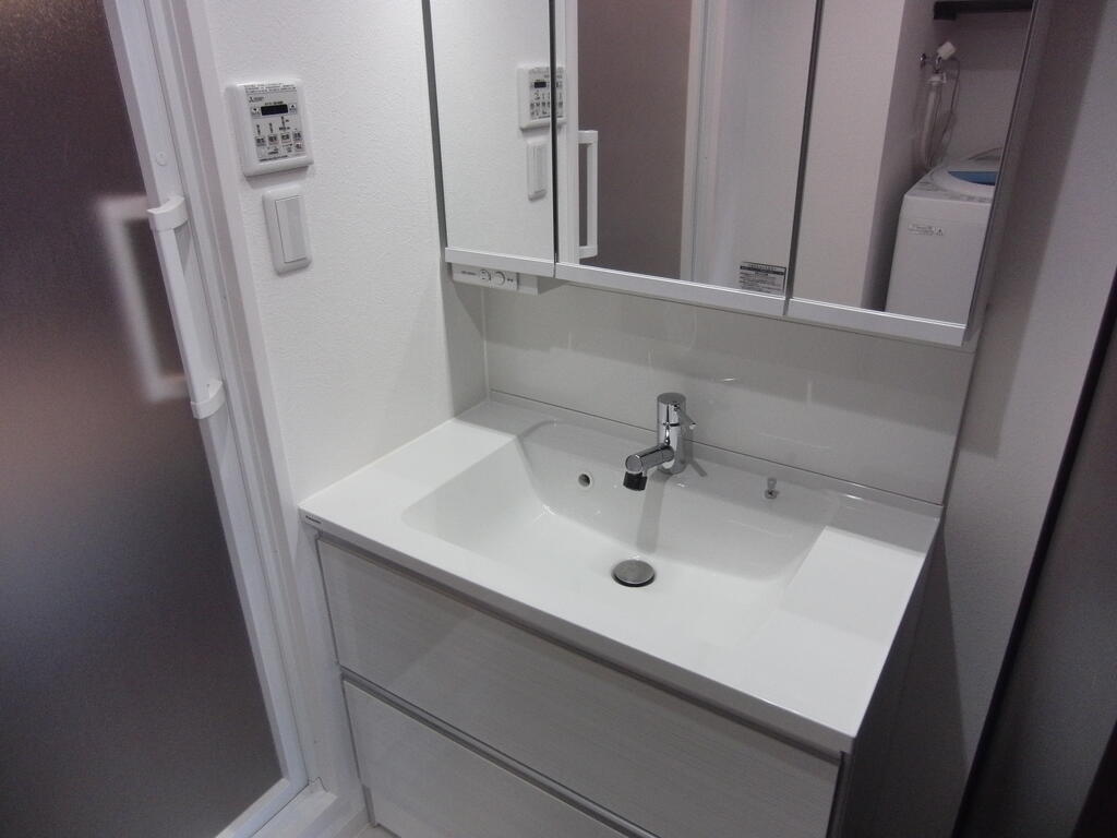 洗面設備　★洗面所独立で独立洗面台付きです★