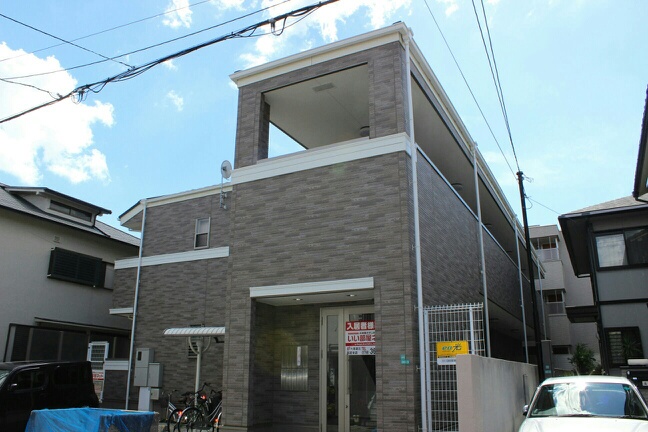 建物外観　安心のオートロック付き♪