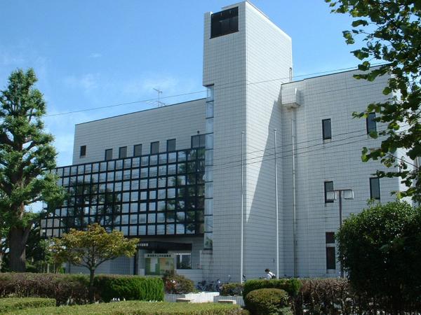 図書館　横須賀市立中央図書館（図書館）まで606m