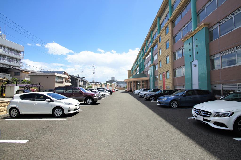 駐車場　敷地内外駐車場