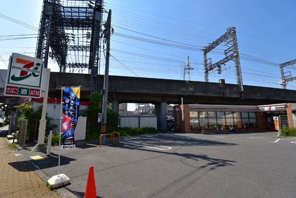 コンビニ　セブンイレブン 寝屋川八坂町西店（コンビニ）まで184m