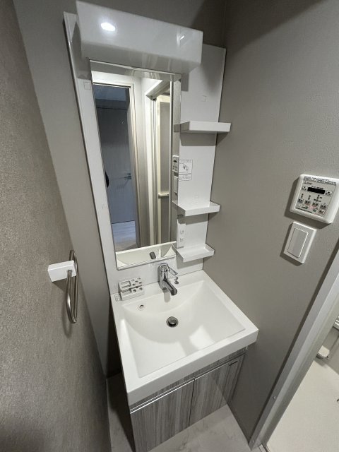 洗面設備　同物件別号室のものです。