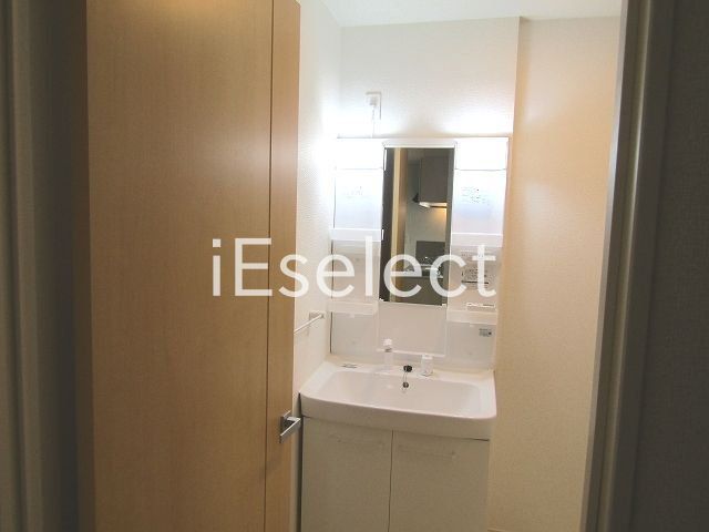 洗面設備　朝の忙しい時間に便利な洗髪化粧台！