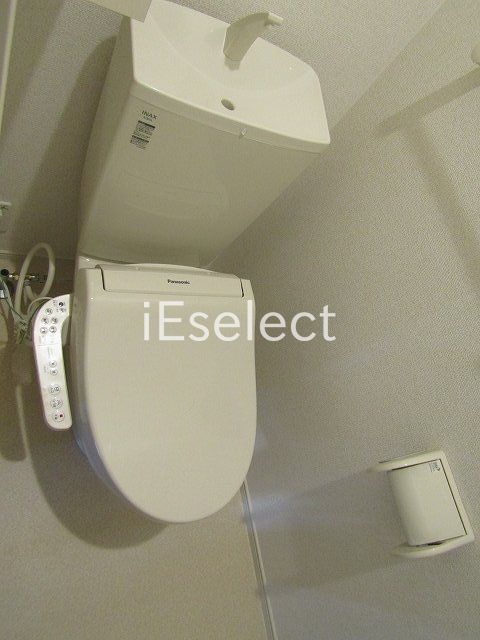 トイレ　温水洗浄便座付きのトイレです