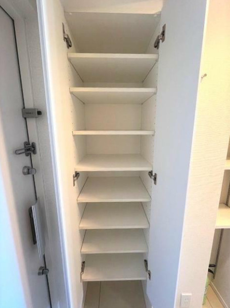 収納　■シューズクローゼット