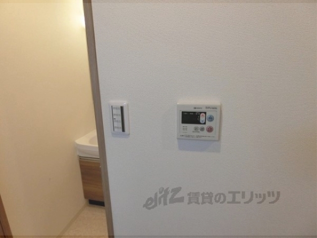 その他設備　給湯器リモコン