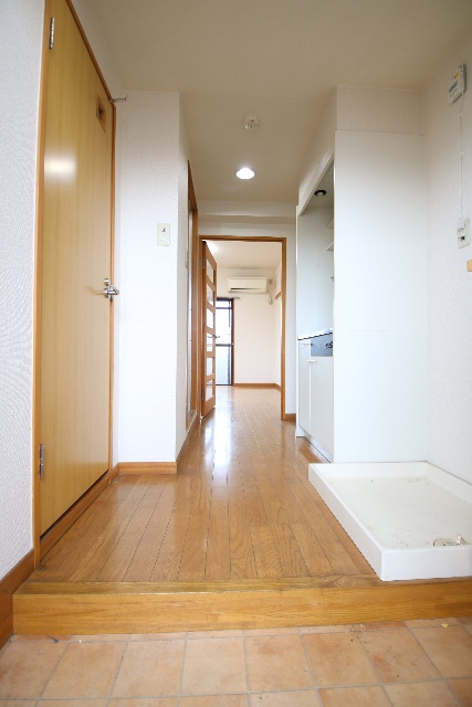 玄関　※別室の参考写真の為、現況優先です。