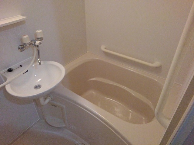 バス・シャワールーム　シャワー