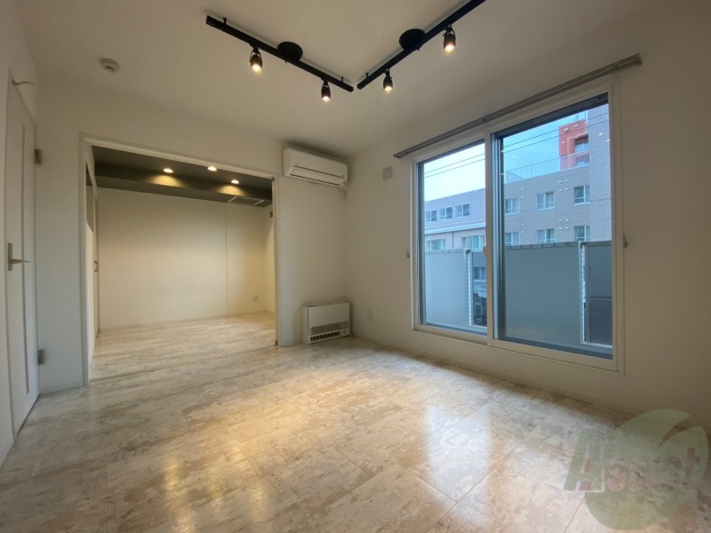 居室・リビング　広くてキレイなお部屋が広がっていて、充実した生活が送れそう。