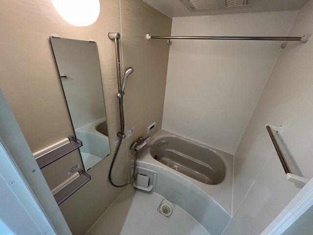 バス・シャワールーム　追い炊き機能付きバスでおすすめ！