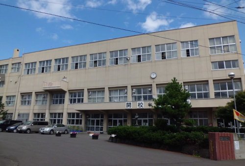 小学校　札幌市立富丘小学校（小学校）まで956m