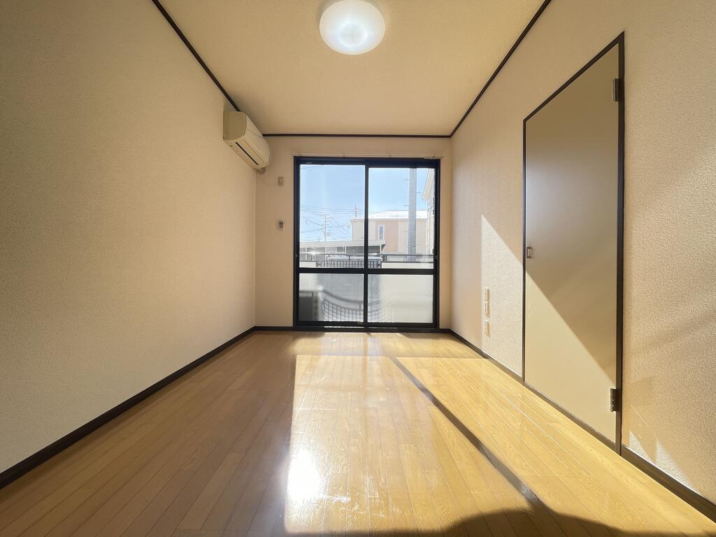 居室・リビング　別室参考写真となります。